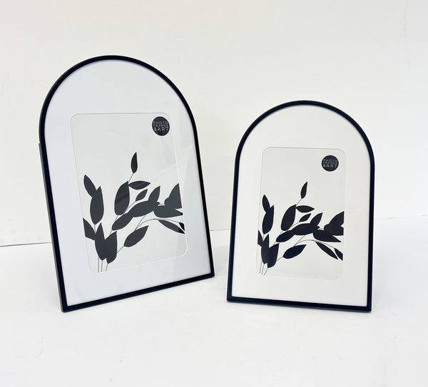 Black Metal Arch Photo Frame | Available in 2 sizes