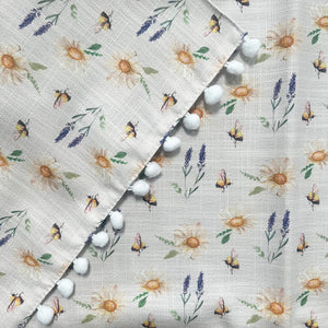 Spring Table Runner | Daisy