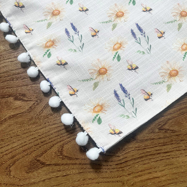 Spring Table Runner | Daisy